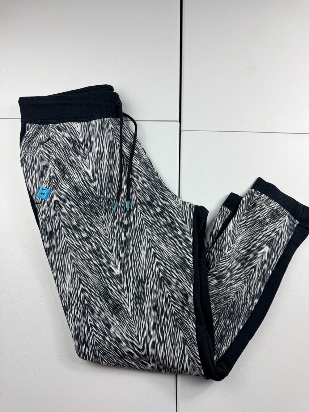 Nike women’s Black & White Patterned Jogger Pants